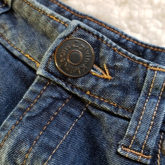 Calvin Klein Midrise Bermuda Shorts Medium Wash - Picture 7 of 7